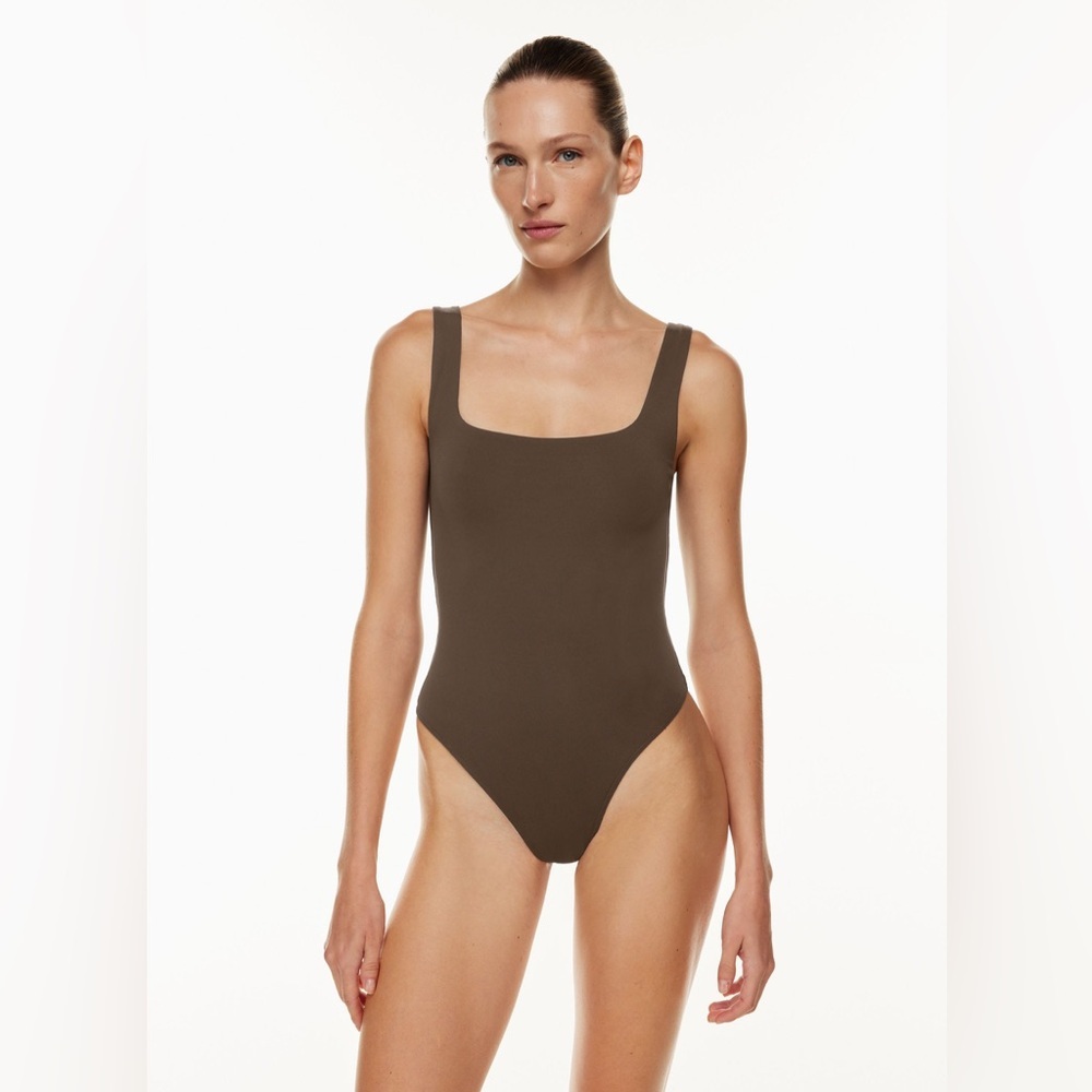 Aritzia Babaton Contour Squareneck Bodysuit M perfect condition smoke pet free